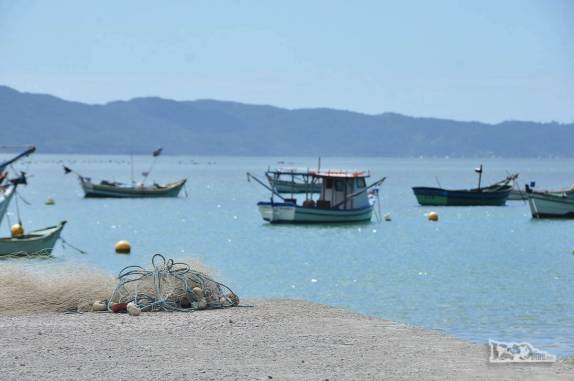 Pesca, atividade comum em Gancho de Fora, em Governador Celso Ramos, litoral de Santa Catarina